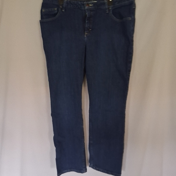 Classic Blue Women's Jeans - Picture 3 of 9